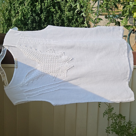 Marina Gigli Tops - Marina Gigli White Linen Sleeveless Embroidered Blouse Size‎ Small